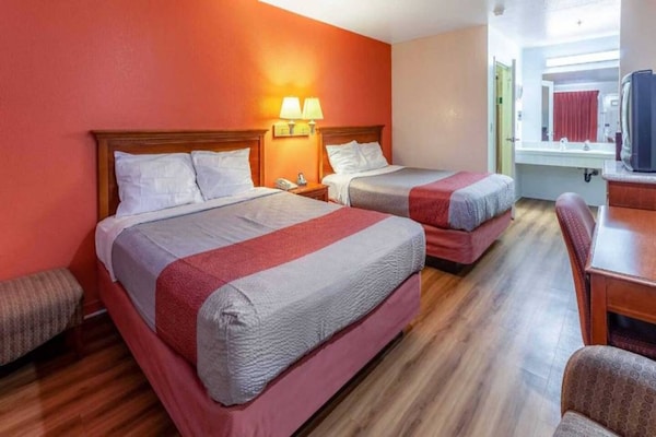 Foto van 2 Queensize Bedden | Roken - Vakantiehuis in Stockton - BedRoom