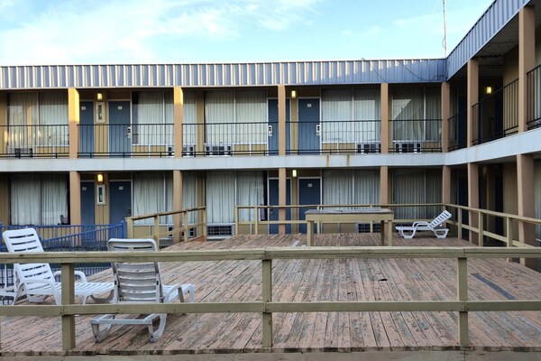 Foto van Tweepersoonsbed | Roken mogelijk | Lawton OK - Vakantiehuis in Lawton OK - ExteriorSummer
