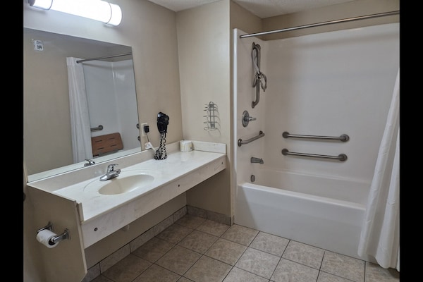 Foto van Kingsize bed | Roken mogelijk | Chickamauga - Vakantiehuis in Chickamauga - BathRoom