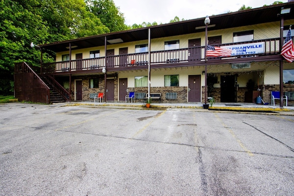 Foto van Chapmanville WV|2 Volledig Bed - Vakantiehuis in Chapmanville WV - ExteriorSummer