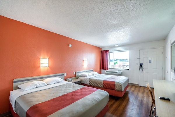 Foto van 2 tweepersoonsbedden (queensize) | Rookvrij - Vakantiehuis in OXFORD - BedRoom