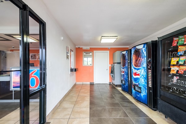 Foto van 2 tweepersoonsbedden | Rolstoeltoegankelijk bad Nsmk - Facilities