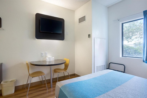 Foto van 1 tweepersoonsbed|mobiliteit|bad|nsmk - Vakantiehuis in Page - BedRoom