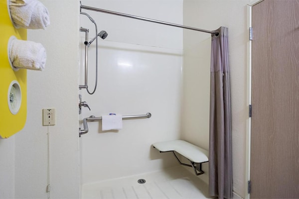 Foto van 1 tweepersoonsbed|mobiliteit|bad|nsmk - Vakantiehuis in Page - BathRoom