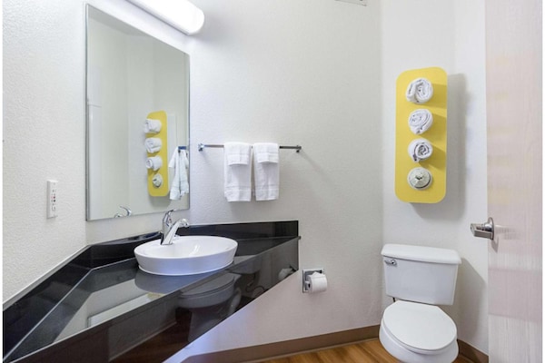 Foto van 1 tweepersoonsbed|mobiliteit|bad|nsmk - Vakantiehuis in Page - BathRoom