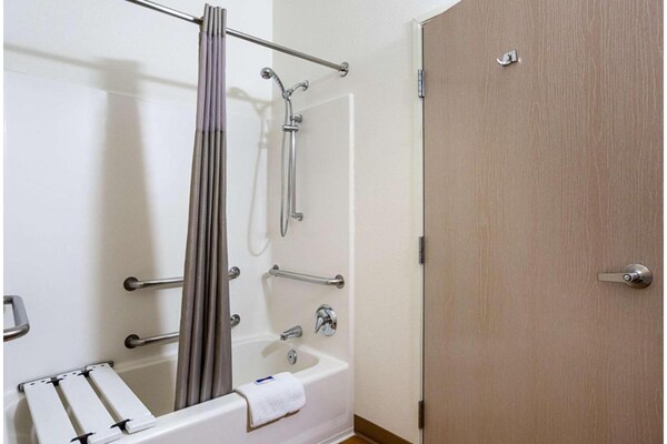 Foto van 1 tweepersoonsbed|mobiliteit|bad|nsmk - Vakantiehuis in Page - BathRoom