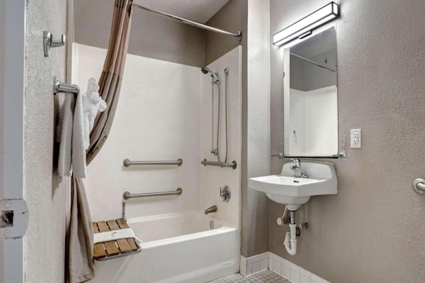 Foto van Bakersfield | 1 tweepersoonsbed | Toegankelijk voor mindervaliden/bad - BathRoom