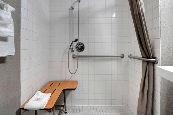 Foto van Bakersfield | 1 tweepersoonsbed | Toegankelijk voor mindervaliden/bad - BathRoom