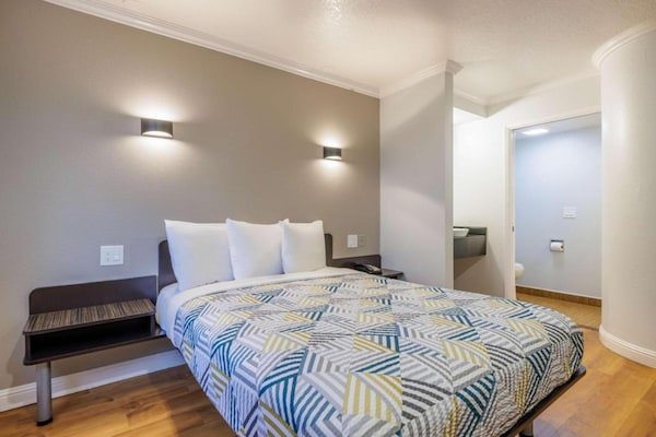 Foto van 1 tweepersoonsbed (Queensize) | Toegang | NSMK | Micfridg - BedRoom